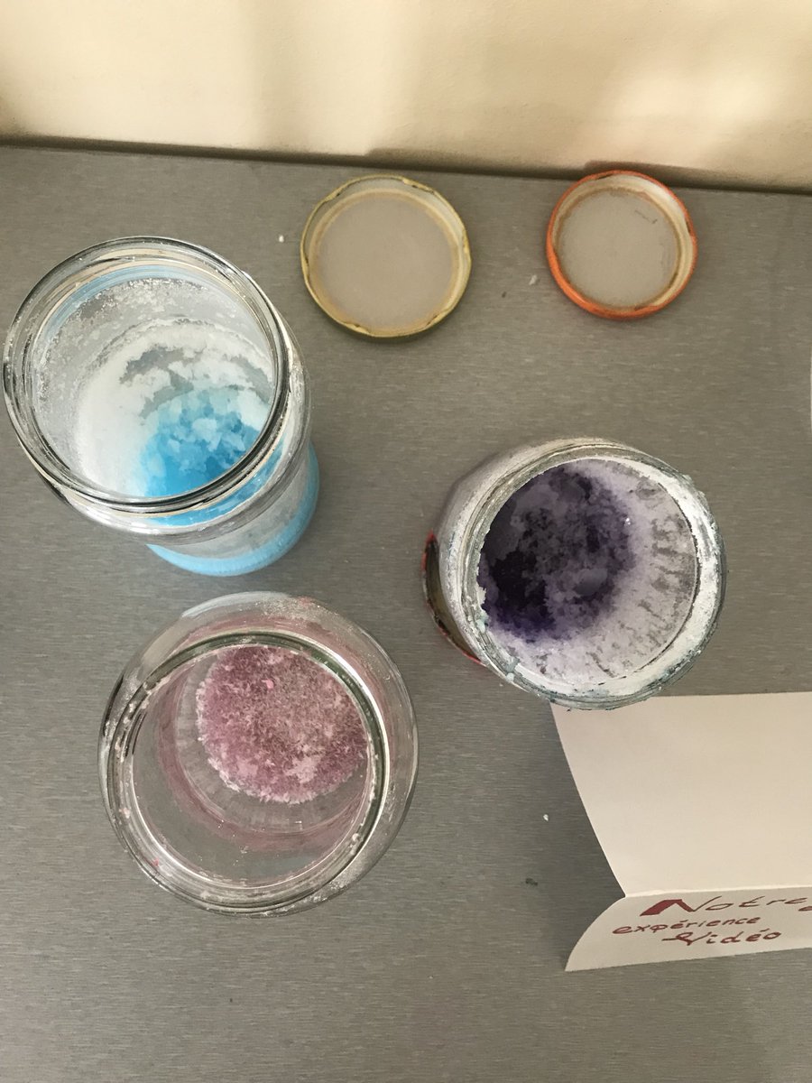 Savez-vous fabriquer des cristaux ? Une expérience passionnante menée par Mehdi et Hajar dans la 3ème édition du #sciencefair @AgadirLycfranc #mlfmonde #osuipedagogie #science #cristaux