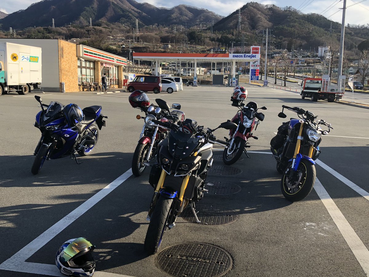 Shrimp1079's tweet photo. YZF-R25納車しました！
自分のバイクの運転はやっぱ楽しい！！
人生で一番高い買い物しました！
親ローンの返済が大変や…
付き添いで来てくれた先輩方に感謝です！！
これからバンバン乗ってくぜ！ https://t.co/Eq8LboTX8r