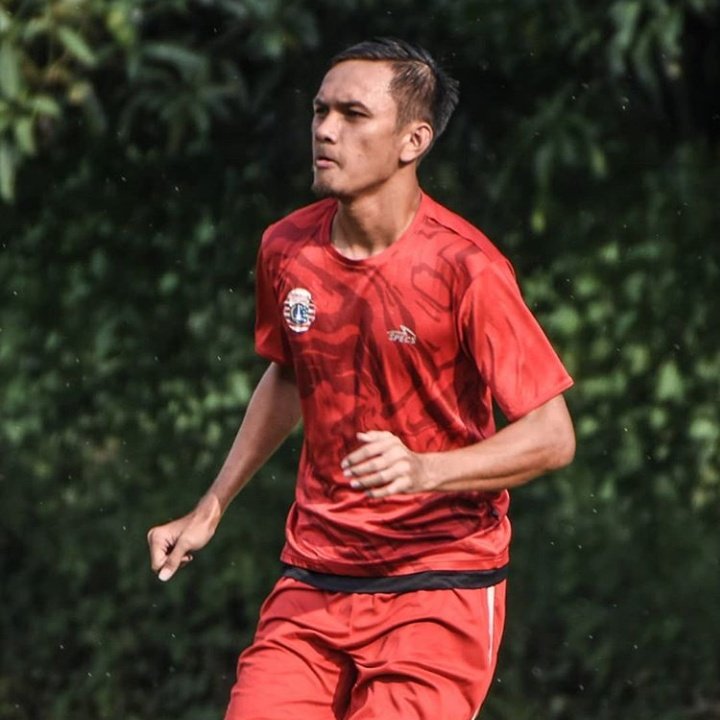 2 pemain yang harus turun waktu lawan Kalteng Putera. Amin-amin lolos ke Semi, Persija nggak punya pilihan selain percaya sama kedalaman skuad dan pemain muda. Jadi mereka harus segera diperkenalkan ke euforia suatu pertandingan musim ini.

Lagipula ini kan Pra Musim -_-