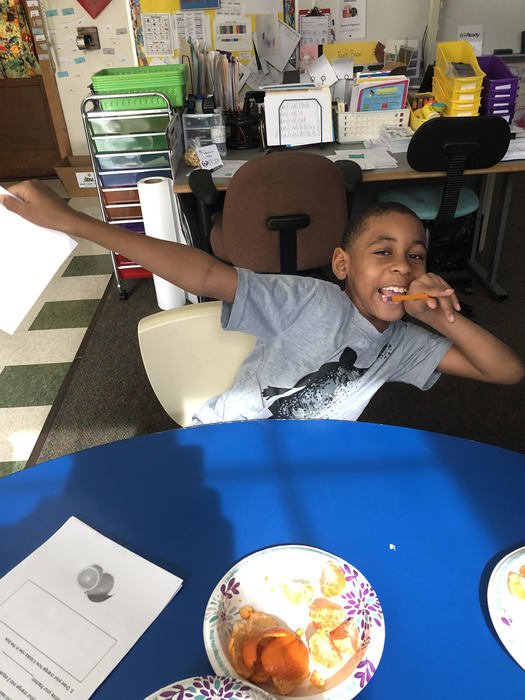 AllianceCSD's tweet photo. Parkway students in Miss Sloane's and Mr. Dotson's class have been working on fractions. They have used Oranges and M&amp;M's to explore the concept of fractions. The kids will end the unit with fraction pizza. Needless to say this has been a "filling" unit. #RepthatA https://t.co/jb7kPqRUfe