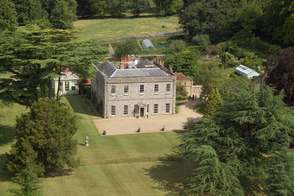 celebratevoice's tweet image. Tickets go on sale next week via @CityHallSalis for 'A Summer's Night at the Opera', Little Durnford Manor. Sat 29 June from 6pm. Bring picnics &amp;amp; the whole family for a sumptuous evening of sublime music in glorious surroundings #lovesalisbury #celebratesalisbury #summeropera