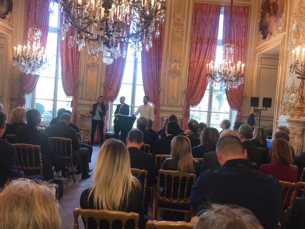 AdeMontchalin's tweet photo. #Rencontresdelentreprise pour échanger sur les avancées de la loi #PACTE : simplification des seuils, mission et rôle sociétal, partage de la valeur ajoutée...
Table ronde avec @jnbarrot sur le financement de la croissance et innovation : des progrès à faire connaître et grandir! https://t.co/Eimq09YQ7t