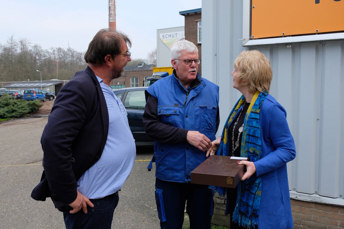 Cor van den Wiltenburg 50 Jaar werkzaam bij <a href="/SchutPapier/">SchutPapier</a> 
<a href="/Burgemeester/">Bart Ensink</a> Mw. Agnes Schaap van de <a href="/Gem_Renkum/">Gemeente Renkum</a> kwam Cor speciaal even in het zonnetje zetten