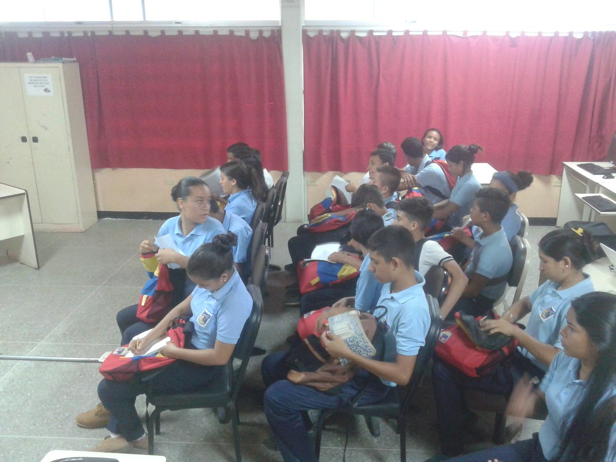 jpcbit_trujillo's tweet photo. @SaIaTrujillo @RCcbit_trujillo Proyección de Video Sobre la Biodiversidad en Venezuela. CBIT LBPF CANDELARIA Liceo Bolivariano Guamas. https://t.co/egMTJxHGsT