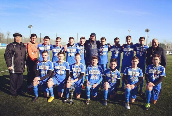 fckamaz's tweet photo. Поздравляем! Гордимся!💪🏼

ФК «КАМАЗ-2004» под руководством Евгения Займенцева и ФК «КАМАЗ-2009» под руководством Артура Сагдиева стали победителями зимнего Первенства РТ по футболу 2019 года среди юношей в своих возрастных группах.

#поздравьсвоих https://t.co/pzWYIzVMWH