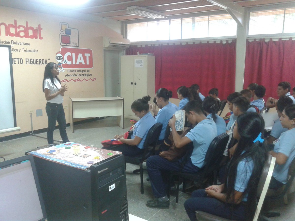 jpcbit_trujillo's tweet photo. @SaIaTrujillo @RCcbit_trujillo Proyección de Video Sobre la Biodiversidad en Venezuela. CBIT LBPF CANDELARIA Liceo Bolivariano Guamas. https://t.co/egMTJxHGsT