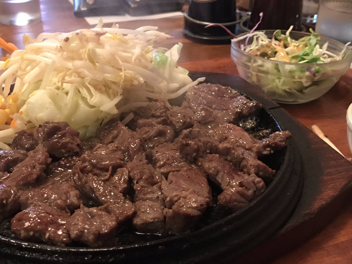 suuuuu_1234's tweet image. V02…V02…。どうしたんだよ、お前。
どうしたんだよ…。お前なんで僕が乗れる！と思ったときに入んねん…。
お前、僕がわざわざお前の運用割だして、撮影にまで行ったんやで…。
V02…。イメチェンか？それが流行なのか？V02、もうちょっと旧塗装で走ってくれ！頼む！V02……！
#V02
#近鉄
#近鉄連用