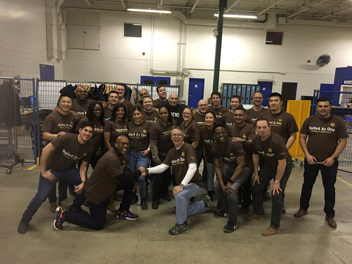 megsmanser's tweet photo. Incredible partnership shown last night by #UPSers from our #UPSNMO class engaging with the community and helping others. #GLC #GLCNMO #UPSAroundTheWorld #upscanada #upsfamily @foodforlife @CarolinaP_UPS @JPGonzales416 @mommaradu1981 @UPS_autotech @DarrylUPS https://t.co/5mP1hcSqo6