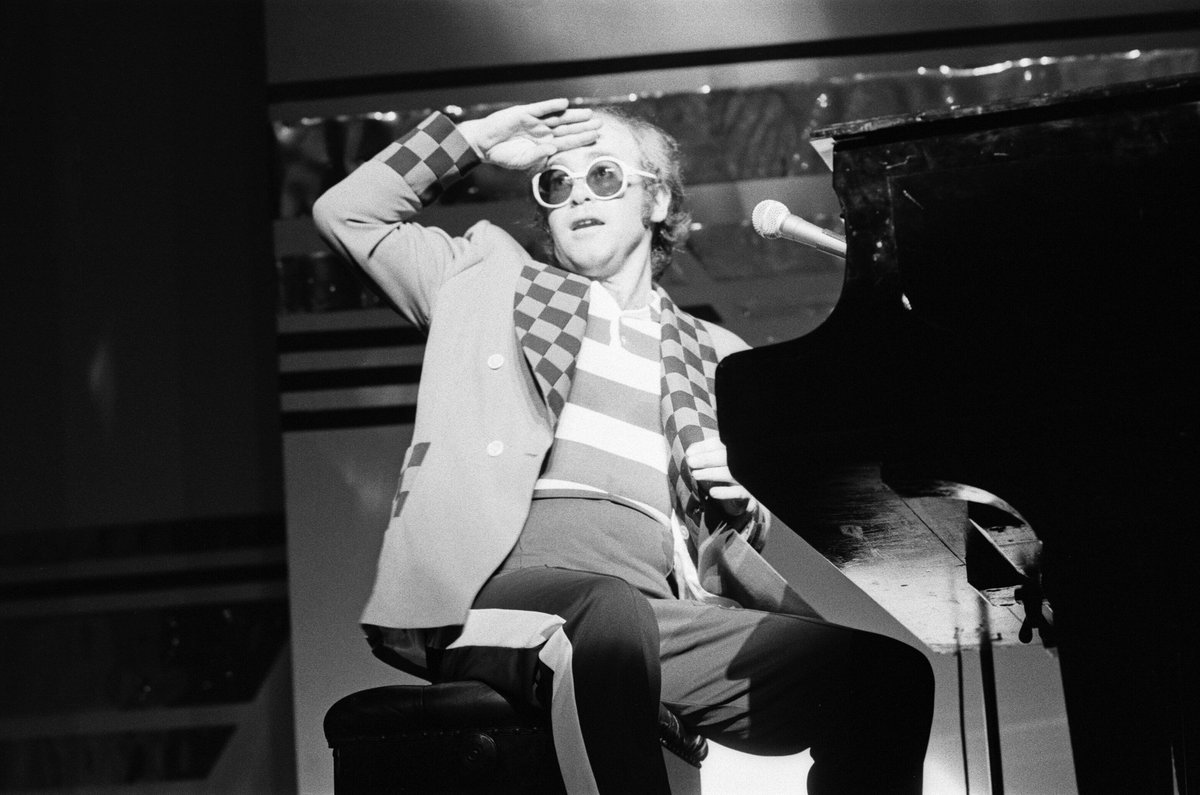 DropImages's tweet image. Planning on watching the @eltonofficial movie 'Rocket Man', released on 24th May? Fine art prints of Elton are available from £35.99 @ droptopimages.co.uk/product-catego… #eltonjohn #rocketman #piano #songwriter #movie #hollywood #classicrock #prints #photography #fineartprints #framedprints