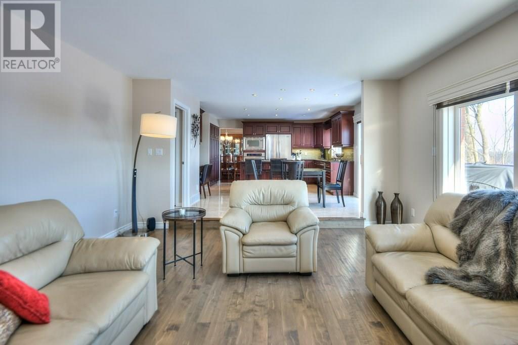 btshomes's tweet photo. Jennifer helped stage this stunning 3+2 bedroom, 3.5 bathroom, 2870 sq ft home plus finished basement overlooking the Grand River in a desirable neighbourhood. 
$895,000 - https://t.co/hHQcrdPrU6
#RESAProud #RESAStager #ThursdayThoughts #kwawesome #explorewr #realestate #forsale https://t.co/l1Zf8czydE