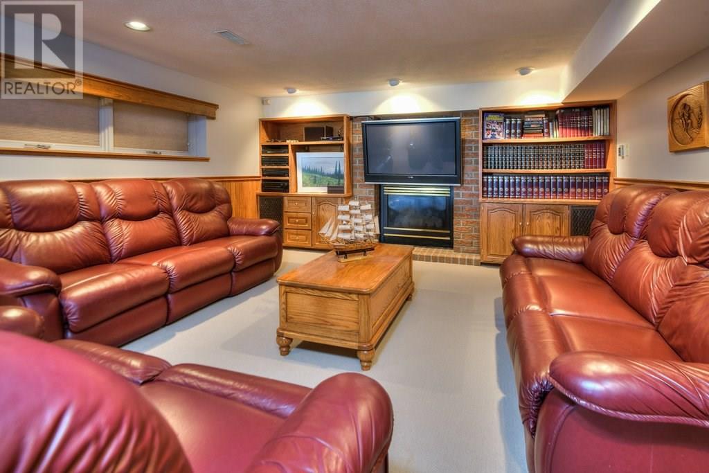 btshomes's tweet photo. Jennifer helped stage this stunning 3+2 bedroom, 3.5 bathroom, 2870 sq ft home plus finished basement overlooking the Grand River in a desirable neighbourhood. 
$895,000 - https://t.co/hHQcrdPrU6
#RESAProud #RESAStager #ThursdayThoughts #kwawesome #explorewr #realestate #forsale https://t.co/l1Zf8czydE