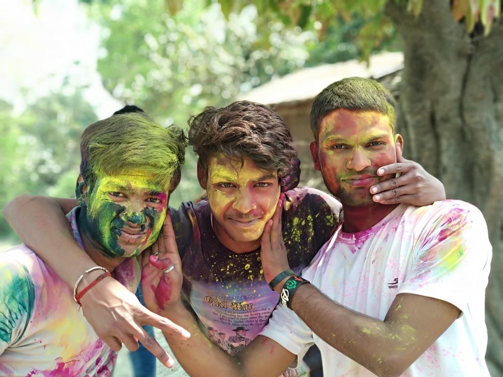 Rohan_chy_rc's tweet photo. #HappyHoli2019 💥 https://t.co/6NUENun5AL