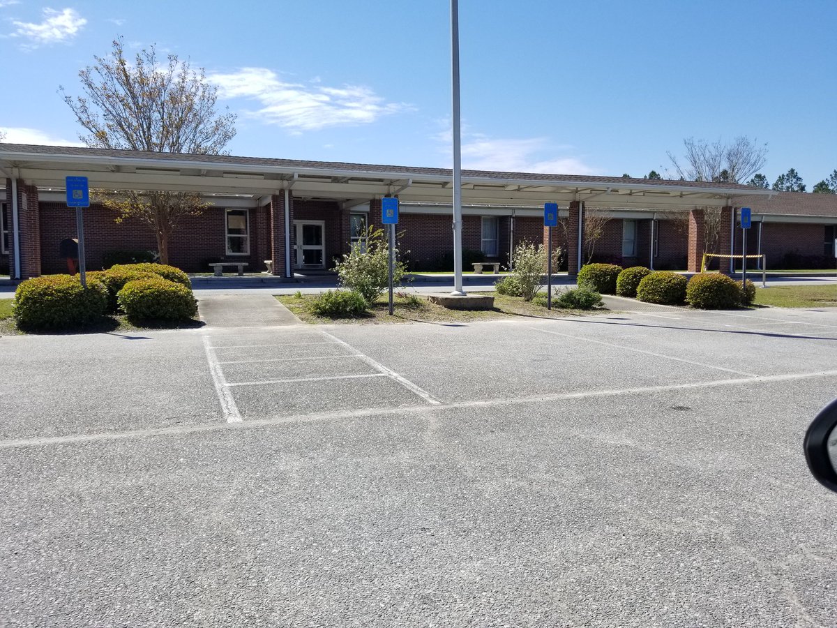 mattiecstewart's tweet photo. The #ChoiceBus is back in #Georgia this week, with a stop in #Nahunta yesterday at #BrantleyCountyMiddleSchool. Later on today, we'll be at #BethuneMiddle & #CharltanHigh. As always, our amazing sponsor @StateFarm makes it all possible. @SF_JulieSmith https://t.co/ZbFwidbAwI