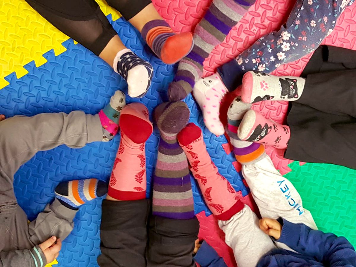 centro_avanza's tweet photo. Hoy es el #DiaMundialdelSindromedeDown Todos hoy con calcetines 🧦 diferentes. Nuestros pequeños ya los tienen. Y tu?  Que todos los actos y palabras bonitas no queden solo por hoy. Que se siga luchando y trabajando para una integración plena y funcional. https://t.co/HhL9MNeIVi