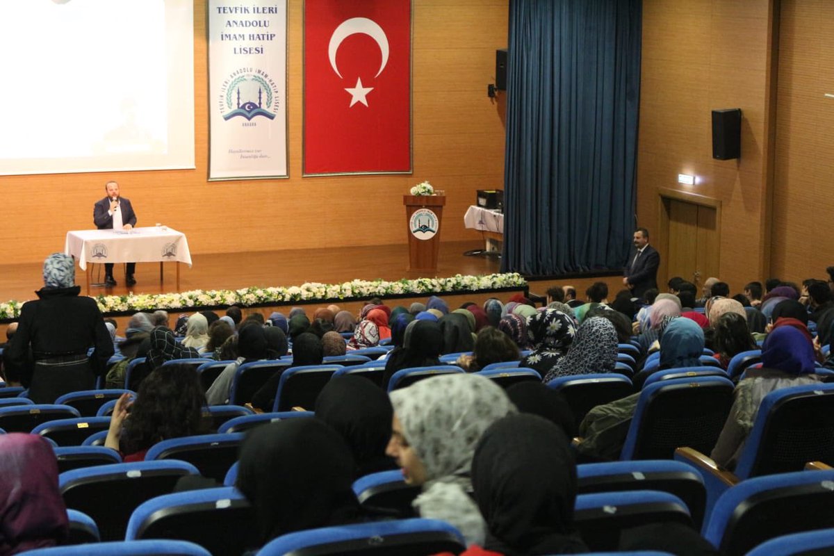 mihvak's tweet photo. “Ecdadın İzinde Manaya Yolculuk’ konulu söyleşimizde okulumuz mezunu kıymetli üstadımız Sn. Necip Karakaya ‘yı misafir ettik.
Hoş sohbetinden dolayı kendisine teşekkür ediyoruz.
@necip_karakaya @sinanaksu https://t.co/48yLz03wxY