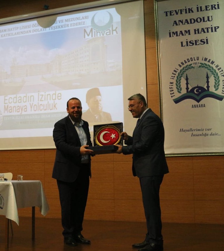mihvak's tweet photo. “Ecdadın İzinde Manaya Yolculuk’ konulu söyleşimizde okulumuz mezunu kıymetli üstadımız Sn. Necip Karakaya ‘yı misafir ettik.
Hoş sohbetinden dolayı kendisine teşekkür ediyoruz.
@necip_karakaya @sinanaksu https://t.co/48yLz03wxY