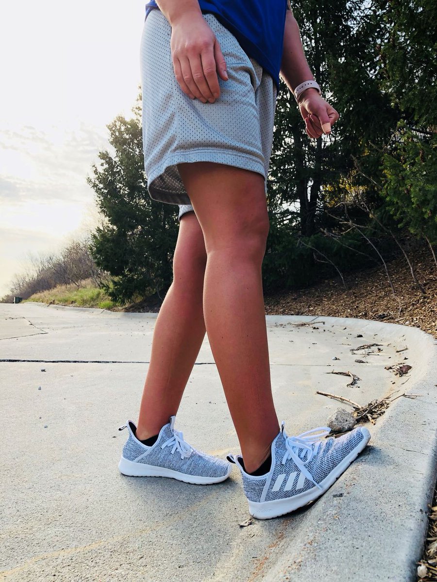 LincolnPTSR's tweet photo. Common Running Injuries are anterior/lateral/plantar heel pain, shin splints, stress reaction, Achilles tendonopathy, heat related illness, low back pain and blisters... #physicaltherapy #running #lincoln #nebraska https://t.co/AS9sBPBomR