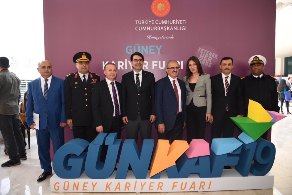 munirkaraloglu's tweet photo. Gençlerimizin hayallerini fırsata, fırsatlarını gerçeğe dönüştürebileceği @tcbestepe himayesinde @Akdenizun ev sahipliğinde düzenlenen #GüneyKariyerFuarı’nın açılışını gerçekleştirdik.

#GUNKAF, gençlerimize hayırlı olsun. https://t.co/c2RH4Qlg81