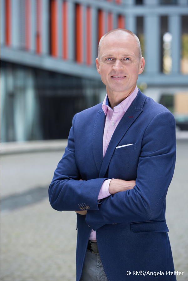 WPPMediaGermany's tweet photo. #Voice is on the rise! Check out the new #nextmde podcast with Frank Bachér, Head of Digital Media at RMS, to find out what #brands &amp; #advertisers need to know about the #audiobusiness. Here we go: https://t.co/mMR3t7qS4y https://t.co/tAg89xVLAv