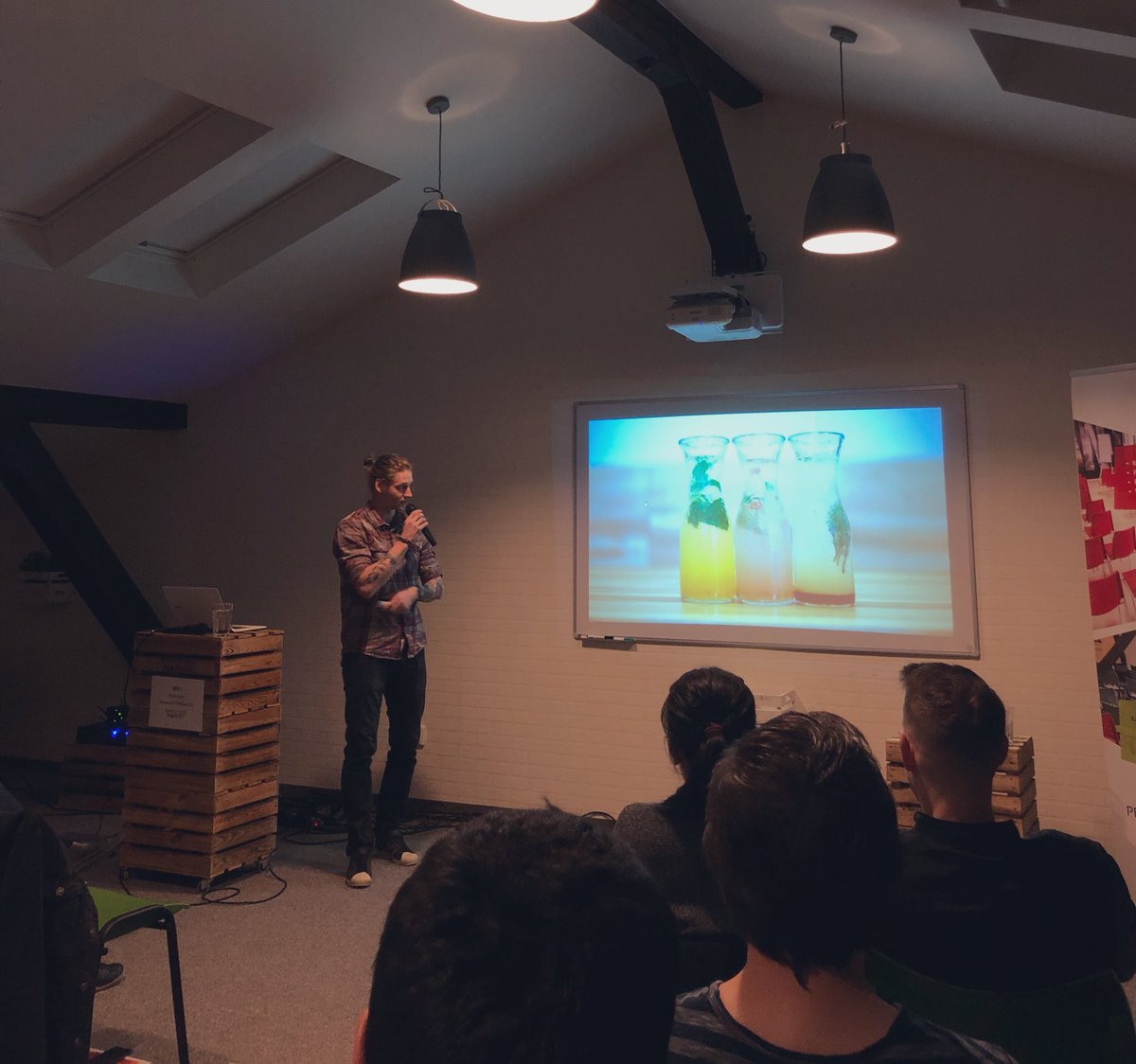 barcanec's tweet photo. MLP je dulezitejsi nez MVP, protoze ta prvni zkusenost je ta nejdulezitejsi! Lukas Zdarsky na akci @praguestartup #MVP #MLP #radlicka #vnitroblok https://t.co/OFL3eiPSwR