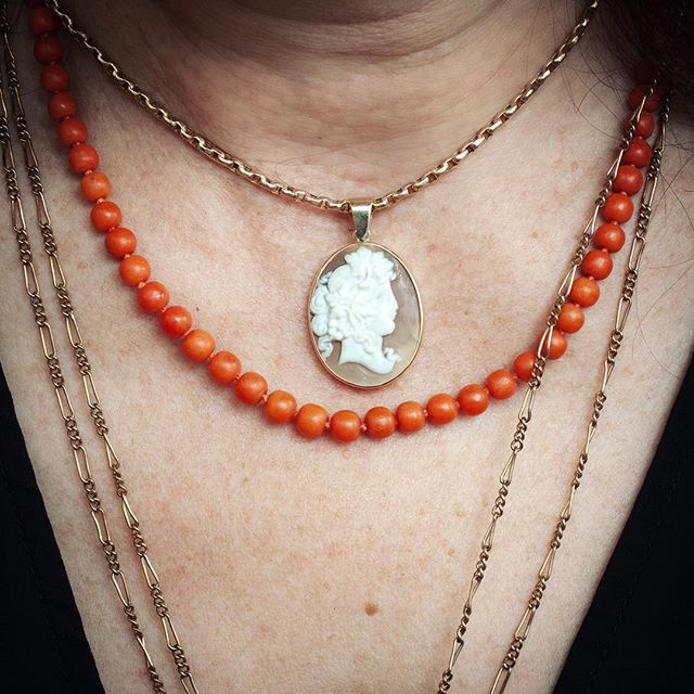 fetheray's tweet image. Layering beads, pendants and chains for #fetheraysbeadbrigade Georgian Corals with Victorian Cameo.  #stackthemup #georgiancoral #georgiannecklace #cameo #fetherayjewels ift.tt/2U2WNnw