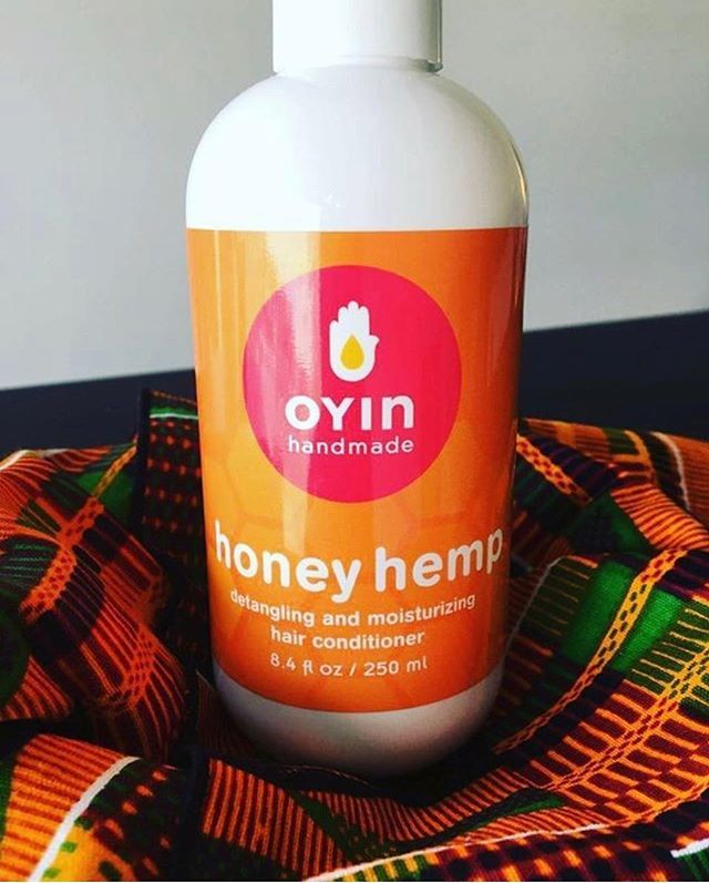oyinbmore's tweet photo. #rp @puffapothecary 
Puff Ingredient: Honey &amp; Hemp are the stars of the show this morning and can be found in the Honey Hemp Detangling and Moisturizing Hair Conditioner by Oyin Handmade!!! 🍯
Honey is a natural humectant (humectants draw water from t… https://t.co/756N3DRDak https://t.co/7nLuN4POG4