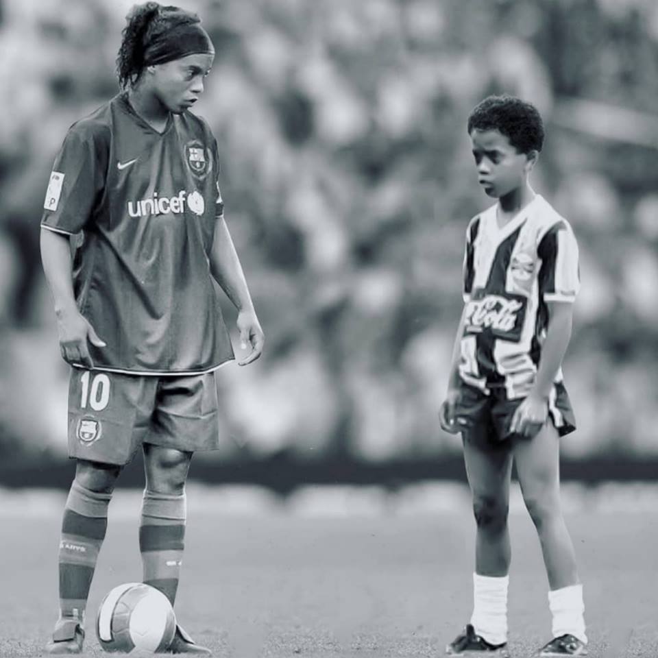 InvictosSomos's tweet photo. No es el que más títulos ganó, pero nadie ganó como él. No es el que más años duró en la cima, pero nadie ha podido regalar tantos momentos de magia como él. No es considerado el mejor de la historia, pero no ha habido nadie con su técnica y juego de fantasía. Nadie como DINHO. https://t.co/gwoi9pvDJd