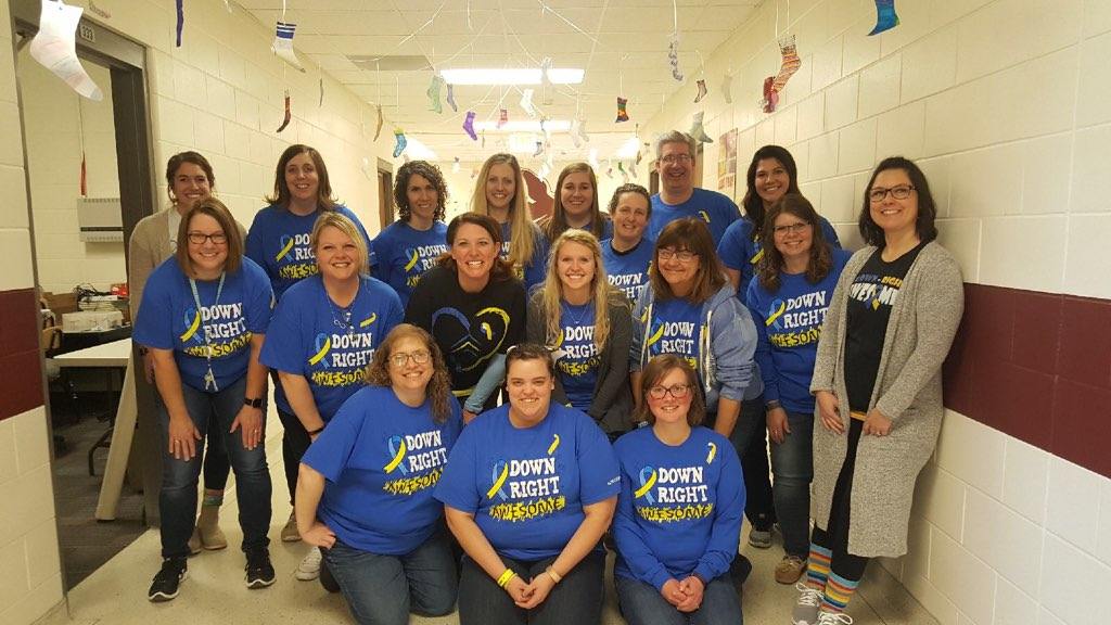 LinnIASheriff's tweet photo. SRO Deputy Hughes was at @NorthLinnLynx today to celebrate #WorldDownSyndromeDay. James and Kasyn gave all the students and teachers two thumbs up for doing a Down right awesome job! 👍🧦 https://t.co/W53aUV7Ef0