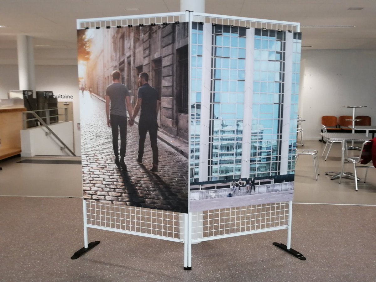 Coucou Twitter 🏳️‍🌈
On vous partage fièrement l'exposition La Routine arc-en-ciel qui est en cours à <a href="/ScPoBx/">Sciences Po Bordeaux</a>
L'objectif ? Promouvoir la diversité et peut-être même se sentir lié par une des histoires dans un de ces portraits. On attend vos retours 😘

Merci du soutien <a href="/LeGirofard/">Le Girofard</a> !