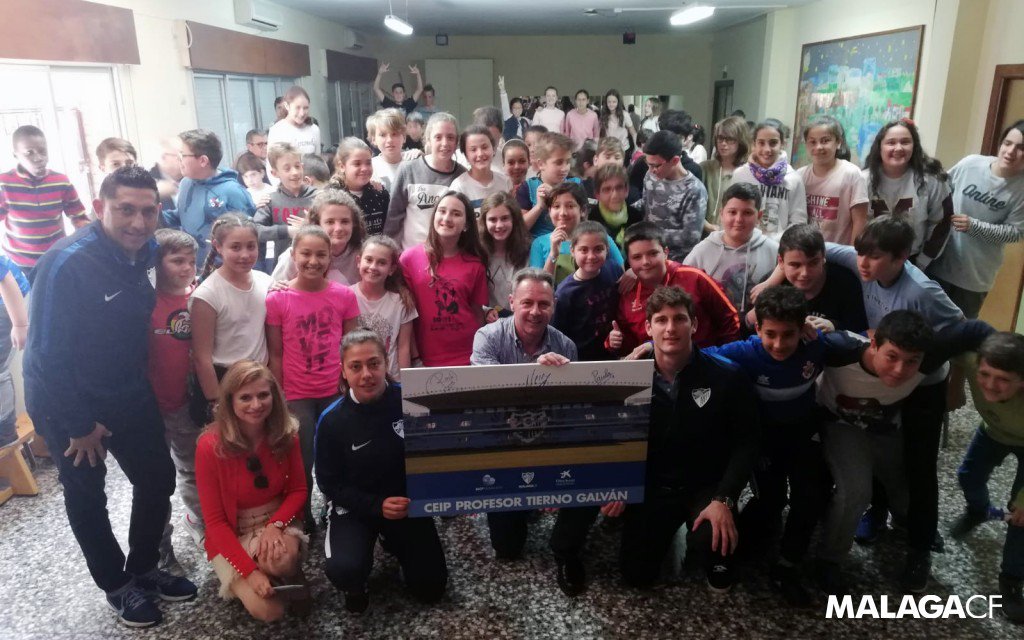 MalagaCF_en's tweet photo. FOUNDATION| 👨‍🎓 @AxelWerner1 and Paula Fernández 👩‍🎓 went back to school this morning with #BlueAndWhiteValues! 😊

➡️ https://t.co/iLZtdaeVX1 

#ColegioTiernoGalván #MCFoundation 💙 https://t.co/RAUYDCnjm1