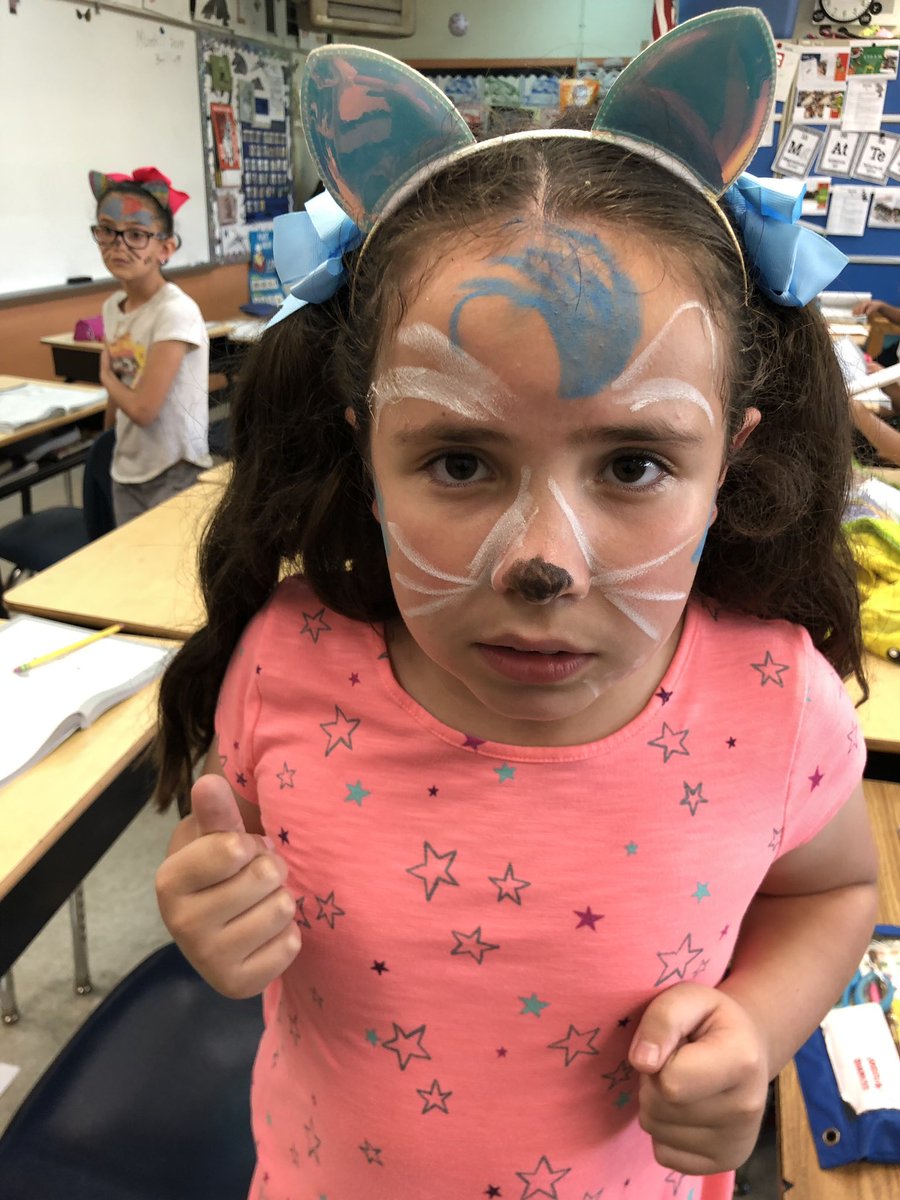 JuankyDiaz's tweet photo. When your students score π― on the final π and you have to keep your promise #thirdgrade #3rdgrade @CoralParkElemS @AileenVega123 #shouldifacepaintasasidejob #100percent #facepaint #lunadiaz #cpe #coralparkelementary #2moredays https://t.co/BNPDrcXpyo