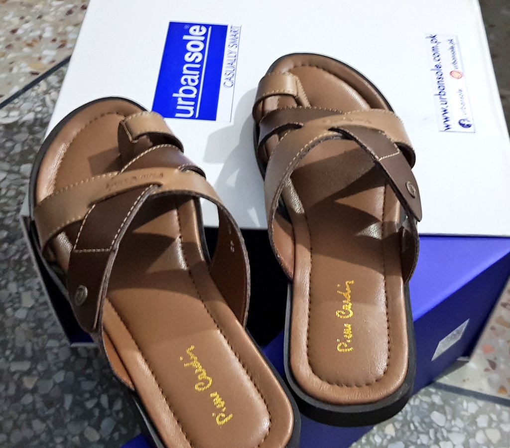 MediaSpringPk's tweet photo. Thank you @Urbansole_Pak for the lovely gift. This is surely a fine gift for the fadt approaching summer ☺
#UrbanSole
#IAmASummerSoul
#CeDigital
#mediaspringpk https://t.co/fGYzFKKSaI