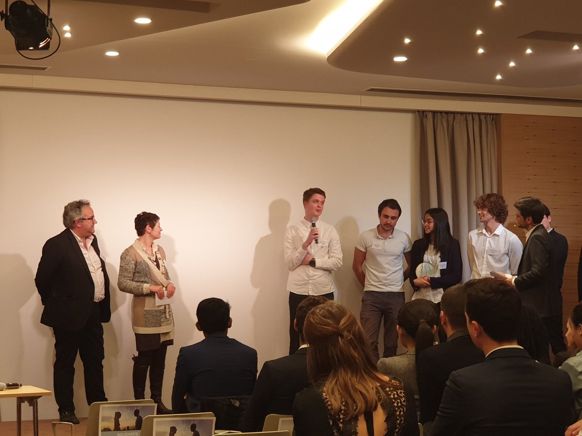 Sebirish's tweet photo. Victoire du Projet https://t.co/UZa219XHR5 des étudiants @ESILVparis au #ChallengesCGI @CGI_Global dans la catégorie #Handicap #Dyslexie cc @poledevinci cc @0BB666 https://t.co/lc5qT0PggO
