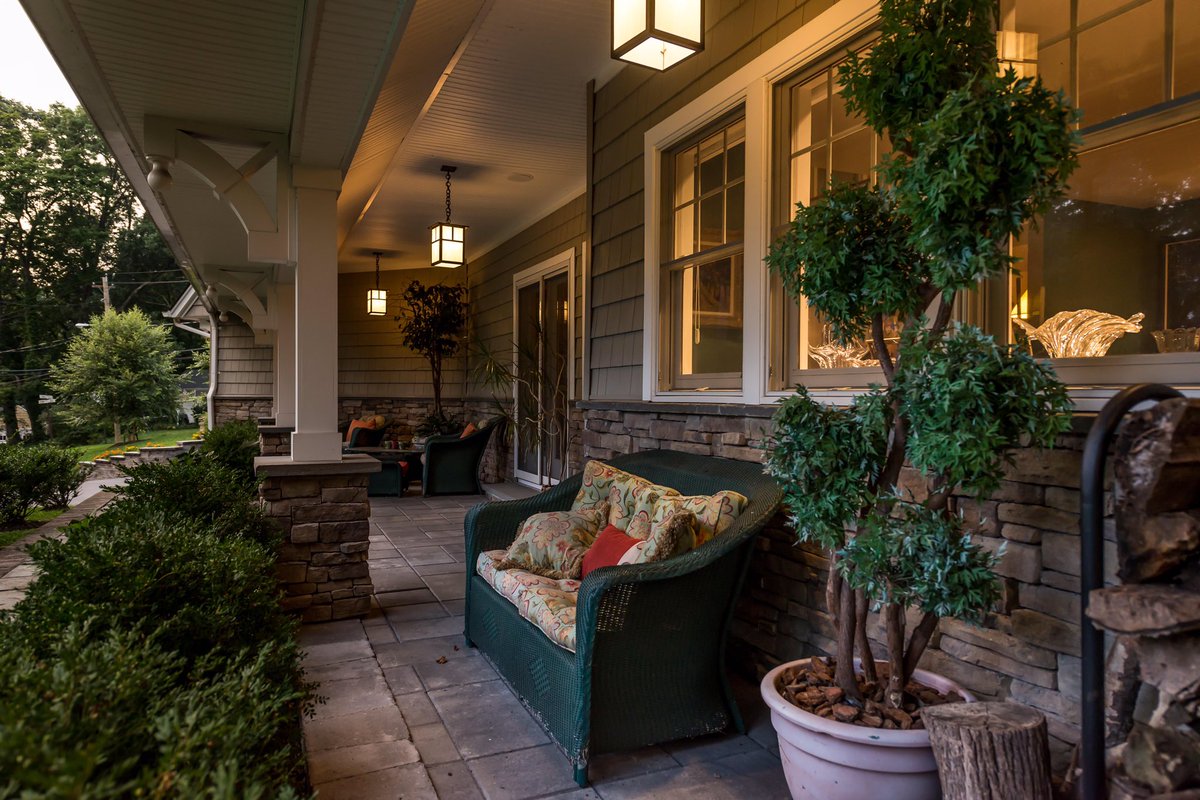 VeganRealtor2's tweet photo. Sea Cliff Lovers!!! Just beautiful hi-end Colonial built in 2011 on one of Sea Cliffβs more beautiful streets!
Call me for a private showing:516.353.4318
#DanielGaleSir #WhaleRules
π³π³π³π³π³
#SeaCliff #North Shore #GoldCoast #BeachCommunity
#StrongVillageSpirit https://t.co/flWLfxAaEb