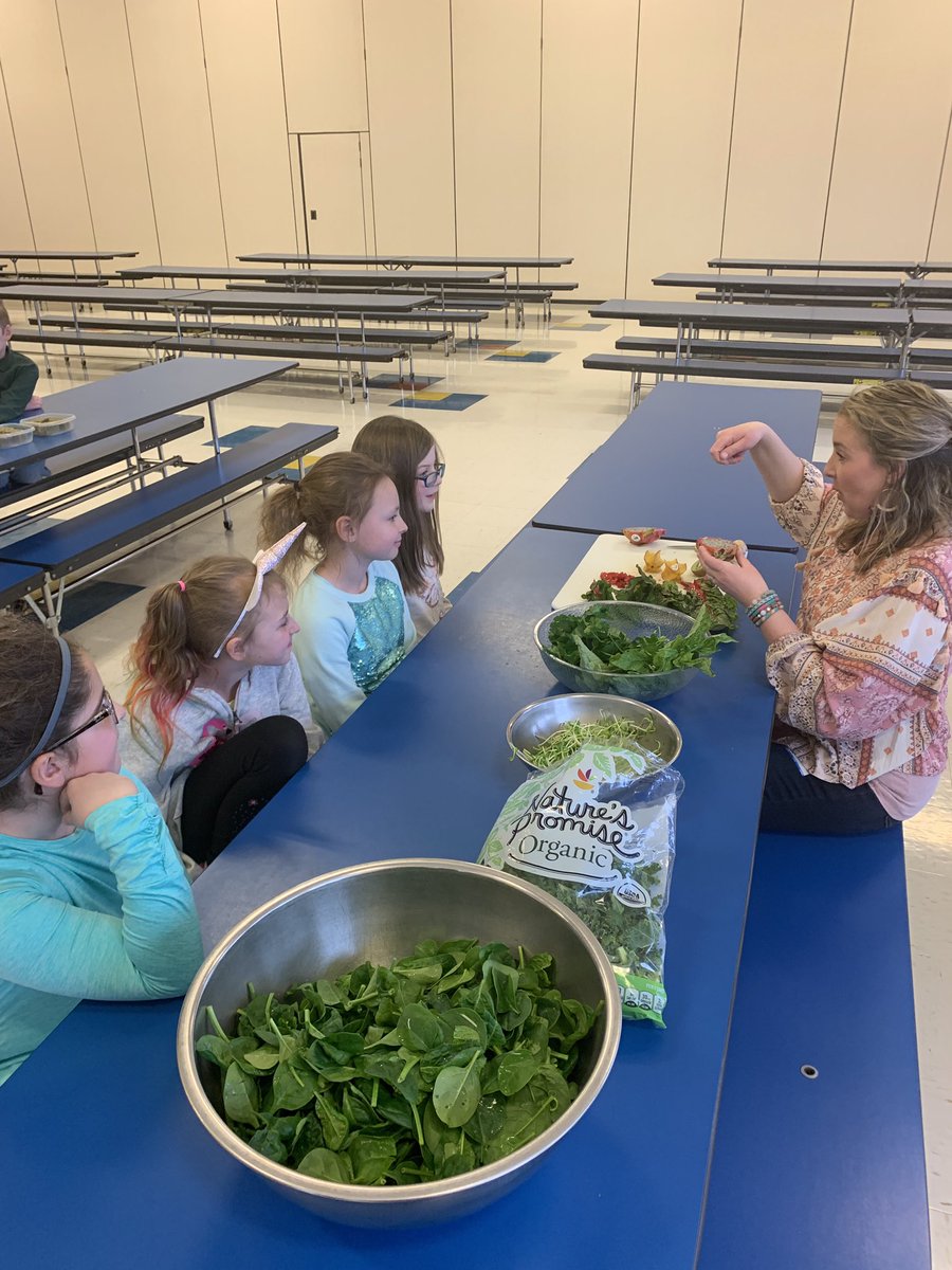 lanie0821's tweet photo. Planting vegetable seeds in our hydroponic tower garden! And tasting some yummy fruits and veggies too!@FawnArea https://t.co/2f5PLxZ8Ge