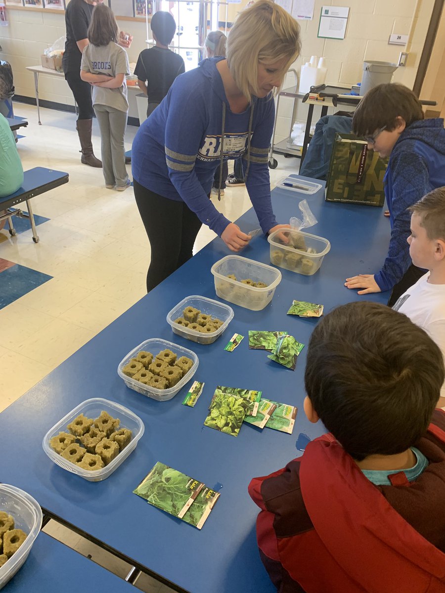 lanie0821's tweet photo. Planting vegetable seeds in our hydroponic tower garden! And tasting some yummy fruits and veggies too!@FawnArea https://t.co/2f5PLxZ8Ge
