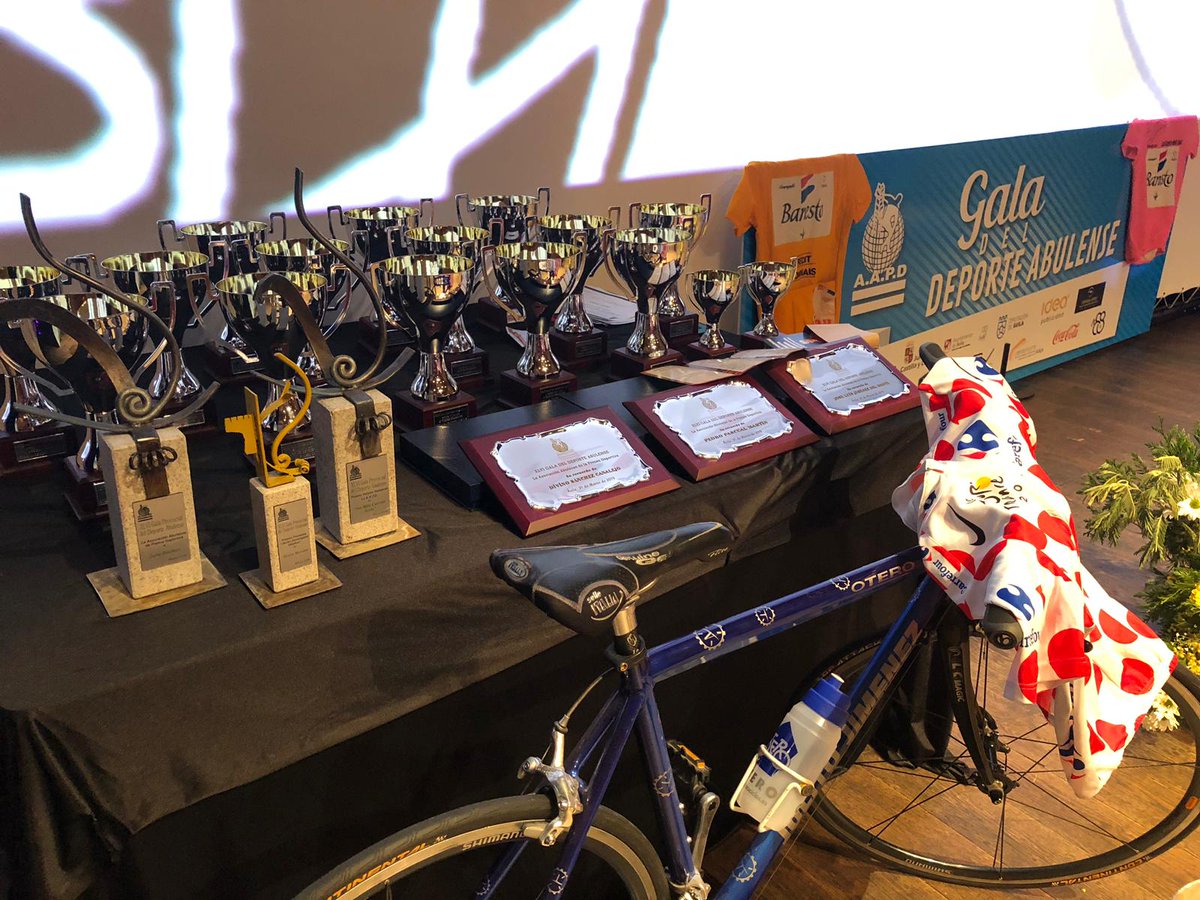 AAPDAvila's tweet photo. En hora y media comenzamos, todo preparado para la noche del deporte abulense #GaladeldeporteÁvila https://t.co/zjMZ6tuHKI