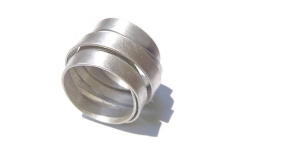 dikua_jewelry's tweet photo. Endless minimal ring in brushed sterling made in your size, a unisex design! @etsy https://t.co/BVDl47Q6Yv #minimalerringe #designjewelry #shopsmall #etsyhandmade #etsystyle #ethicalfashion #sustainablejewelry #sustainablegifts #modernjewelry #bagues #bijoux #anels #smallbiz https://t.co/si7l13vLRF