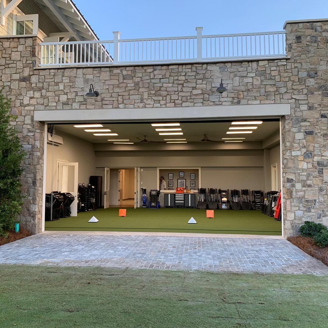 PuttView's tweet photo. Matt Kuchar on #PuttView?π Yes, just a few days ago at @seaislandgpc.
Swipe right to check out their stunning new performance centre including PuttView. π₯ @swashputting is absolutely right: It is a game changer! πͺ We hope you enjoy practicing with this amazing setup !βοΈβ³οΈ https://t.co/5mkzUr4lx7
