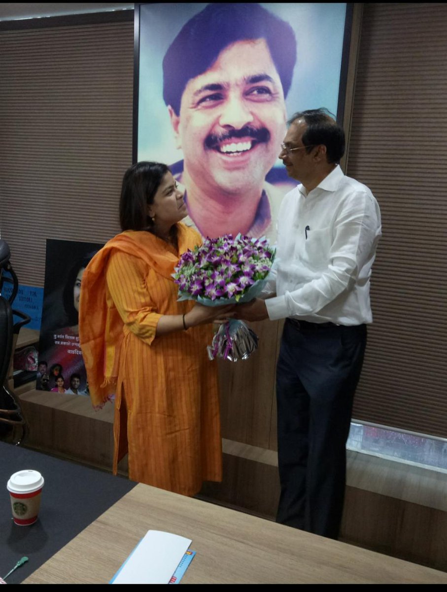 parag_alavani's tweet photo. Heartiest Congratulations to @poonam_mahajan ji for being renominated as our candidate in #BJPFirstList .Am sure,with @narendramodi ji, @AmitShah ji and @Dev_Fadnavis jis support and blessings, you will have Historic Win once again.
 #HumTaiyaarHai #HumSabChowkidar #ModiOnceMore https://t.co/3i67MiA7ci