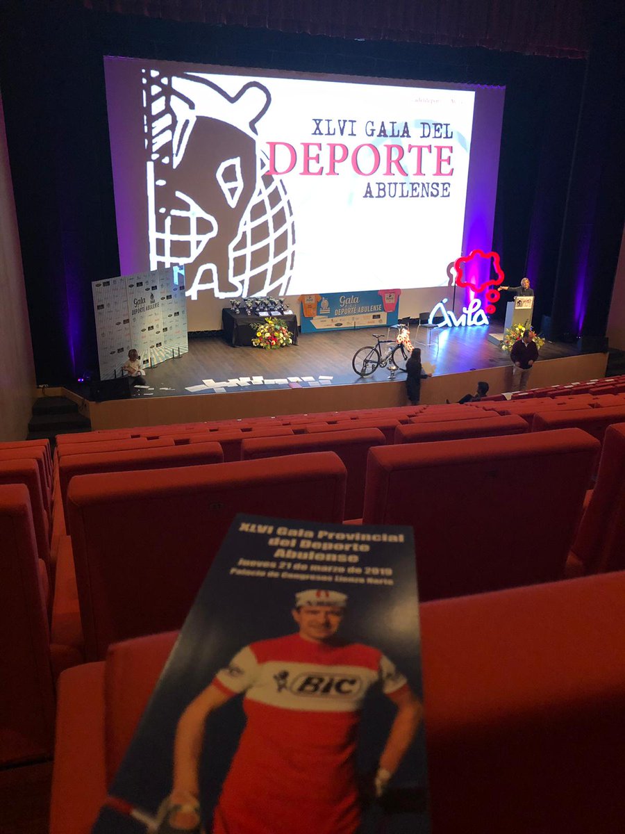 AAPDAvila's tweet photo. En hora y media comenzamos, todo preparado para la noche del deporte abulense #GaladeldeporteÁvila https://t.co/zjMZ6tuHKI
