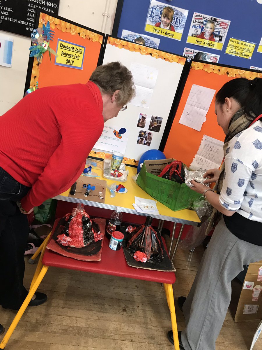DosbarthArian's tweet photo. A huge thank you to @Ysgolnantgwyn Mrs Daley and @Agsma for coming to judge our Science Fair projects today!! What a tricky job it turned out to be! #cwmambitious #cwmcapable #CwmScienceWeek2019 https://t.co/QVJZINd6s9