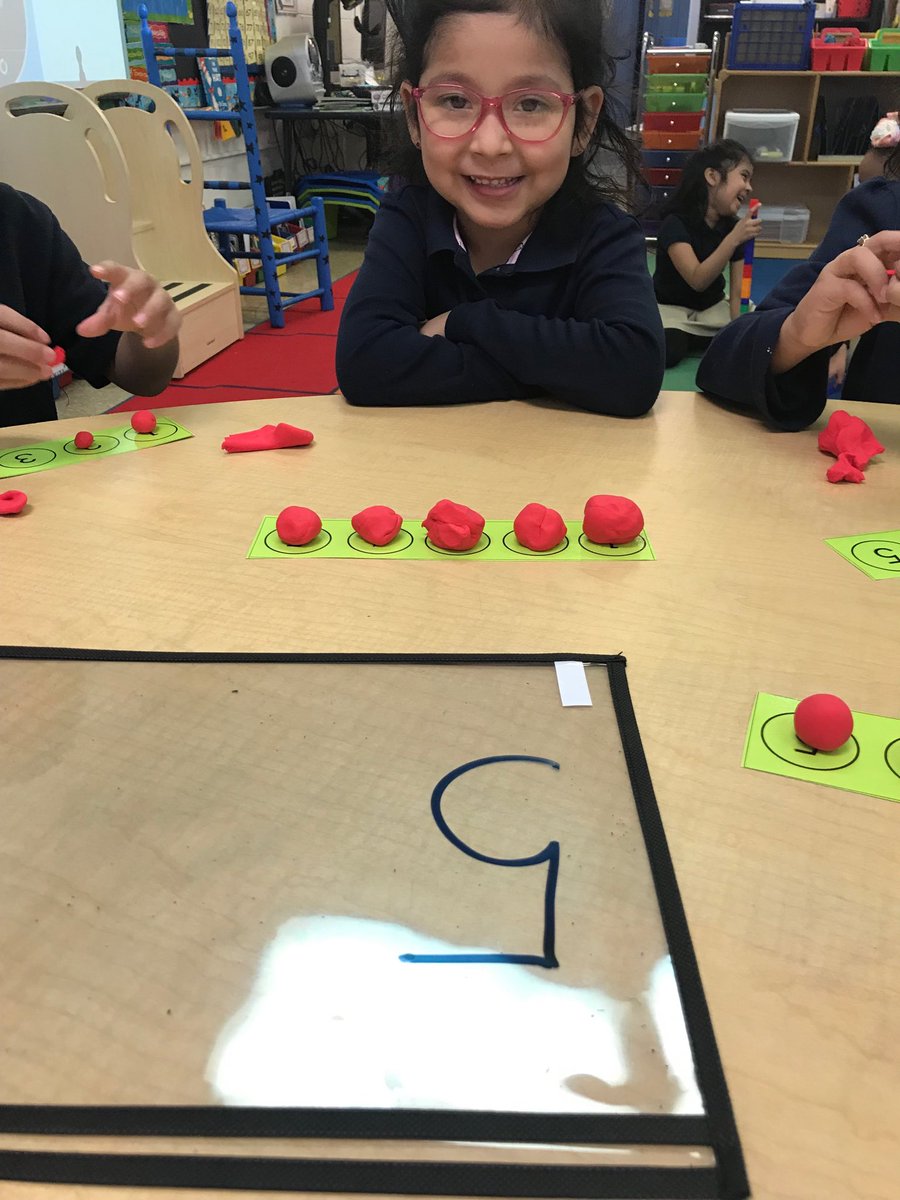 Autumngperkins's tweet photo. Smash Subtraction Fluency to 5! #AACPSAwesome @TylerHeights #NoWorksheetsNoProblem #kindergartenrocks https://t.co/fuRcGOCc6j