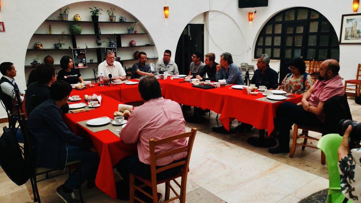 Estamos platicando con el director Gerardo Tort gracias a <a href="/GobiernoCholula/">Gobierno de Cholula</a>  <a href="/CulturaCholula/">Dirección de Cultura Cholula</a> <a href="/CANACINE/">CANACINE</a> 

<a href="/ArturoTay/">Arturo Tay</a> <a href="/KlepkaOficial/">Klepka Producciones</a> <a href="/BetoFiguerrolas/">Beto Figuerrolas</a> <a href="/ivancontreras/">ivan contreras</a>