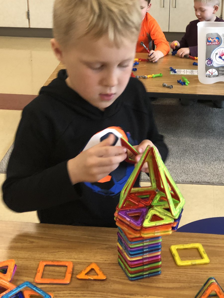 DemboskySarah's tweet photo. Kindergarten students participating in makerspace stations! #GoBicEagles https://t.co/Xd38rYhzB4