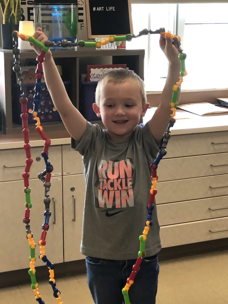 DemboskySarah's tweet photo. Kindergarten students participating in makerspace stations! #GoBicEagles https://t.co/Xd38rYhzB4