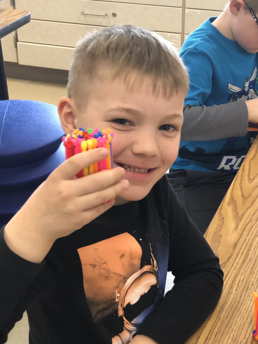DemboskySarah's tweet photo. Kindergarten students participating in makerspace stations! #GoBicEagles https://t.co/Xd38rYhzB4