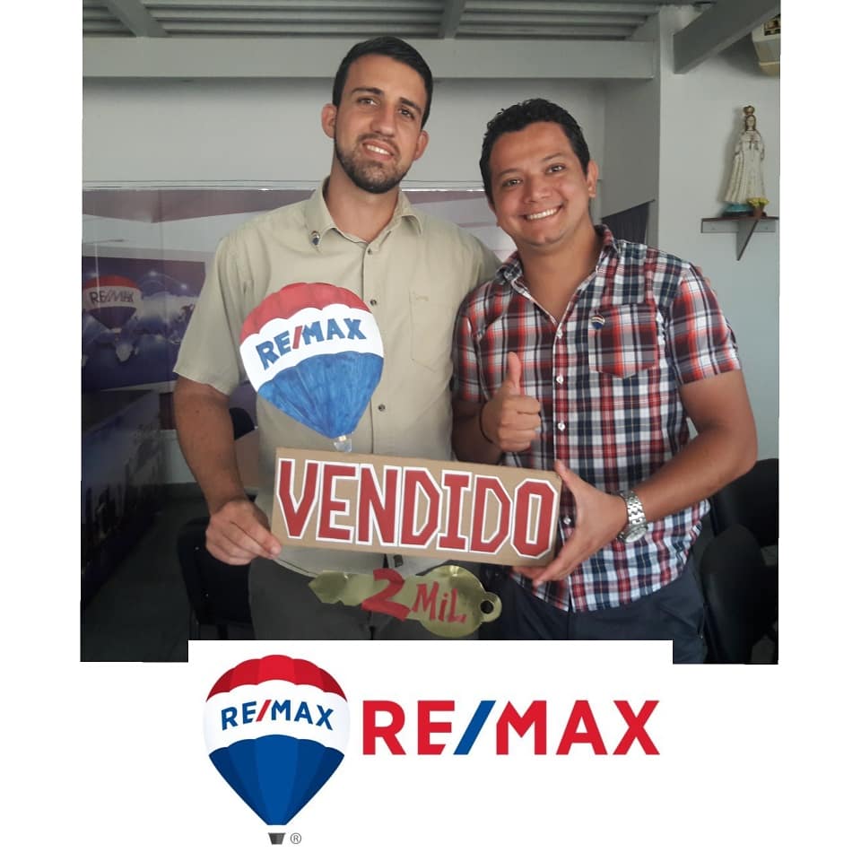 Remax2mil's tweet photo. Jueves de ventas  💙❤🙆‍♂️🙆‍♀️

#AsesoresInmobiliario #Casas #Islademargarita #Apartamentos  #Venta #Casas 🤝👊💪👩‍💼👨‍💼💗 https://t.co/iUrIRPMnbX