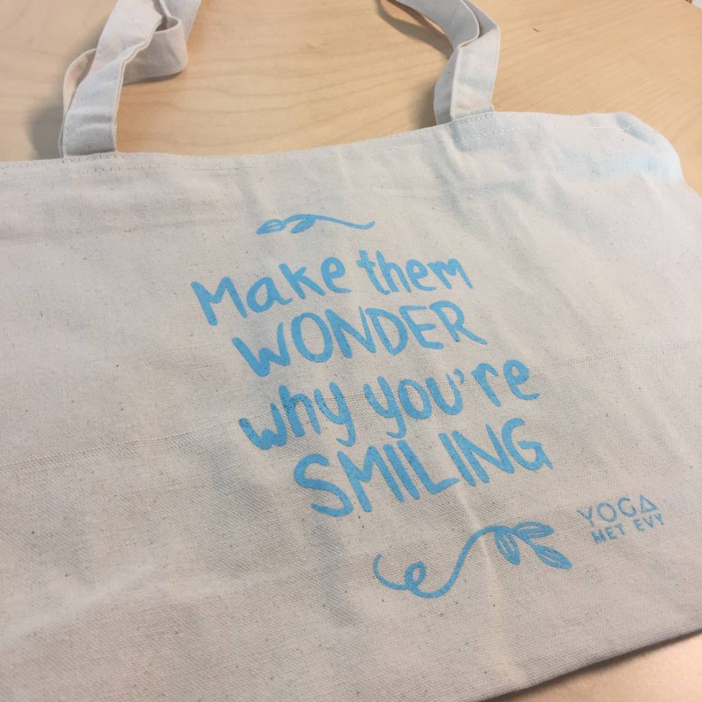 yogametevy's tweet photo. In stijl naar de sportschool, naar het strand, naar de winkel,... met Bryan the bag komt dat helemaal goed! 
👉 https://t.co/6N03vLMdhU 
#yoga #yogametevy #webshop #draagtas https://t.co/IrL9dX42uC