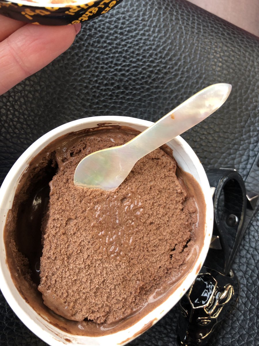 caviarprincess9's tweet photo. When there is no mini spoon in your @benandjerrys samples so I #improvised #caviarspoon @KingsFineFood #motherofpearl https://t.co/oBVmQT3L60